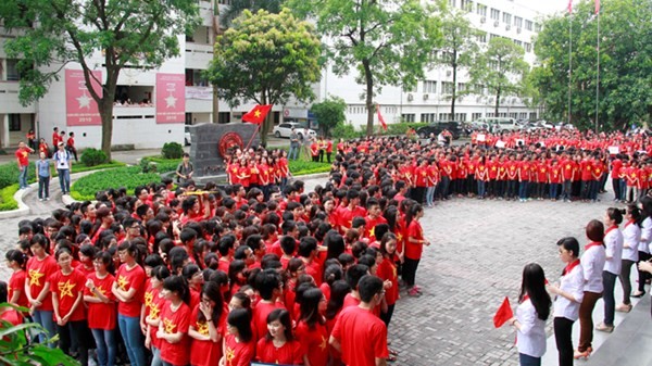 Đại học Ngoại thương xếp hình bản đồ Việt Nam khẳng định chủ quyền biển đảo  - ảnh 1